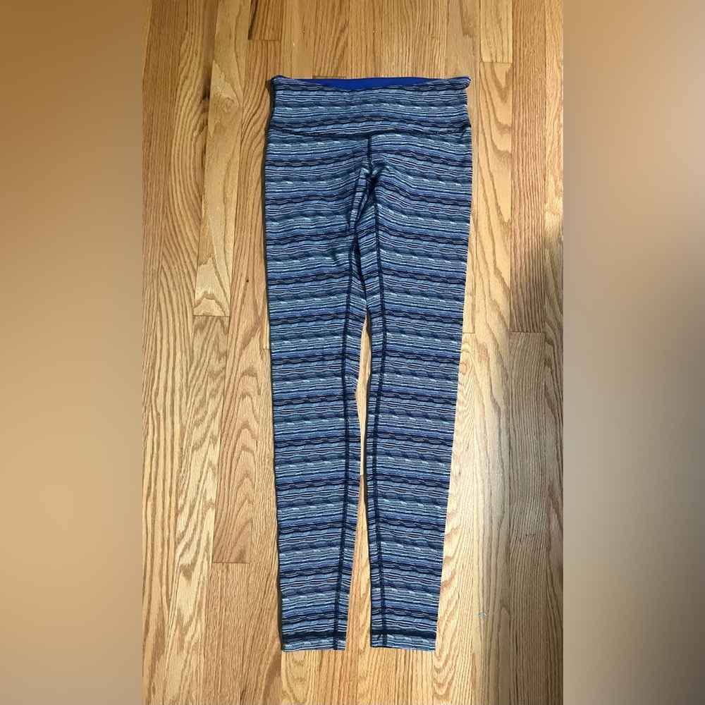 Lululemon Blue Striped leggings size 6